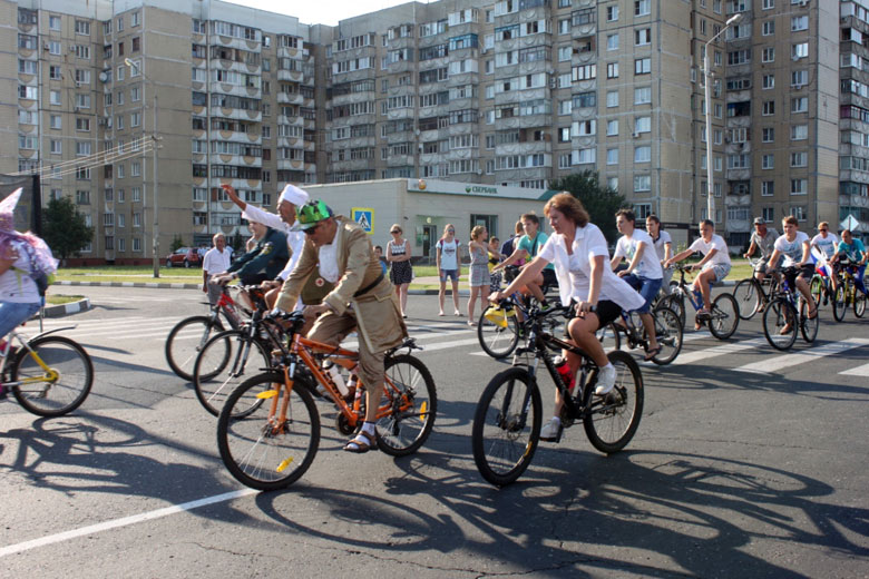 В Губкине прошёл костюмированный велопробег