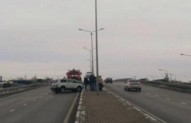 25 октября в Губкине на эстакаде столкнулись три машины: две Нивы-2121 и Lada Granta