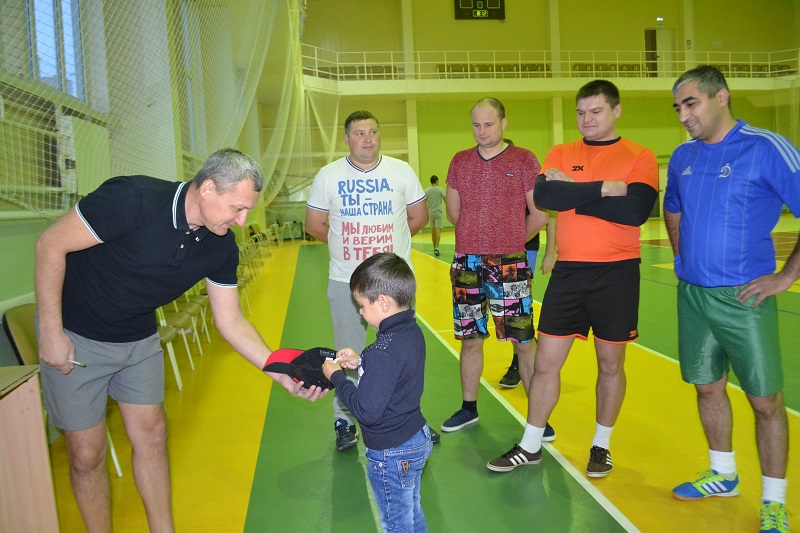 В Губкине, Старом Осколе и Валуйках полицейские и МЧС сыграли в мини-футбол