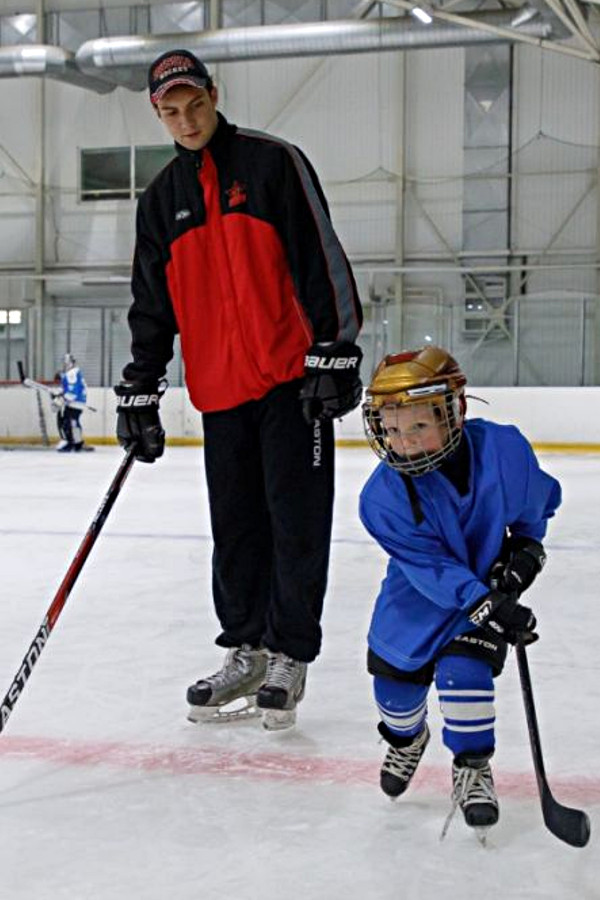 Хоккейный матч с шайбой среди родителей и детей «Золотой лед»
