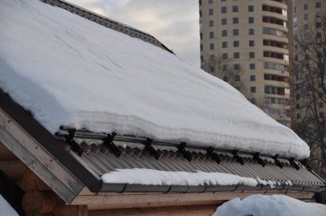 снегозадержатели-на-крыше-360x239.jpg