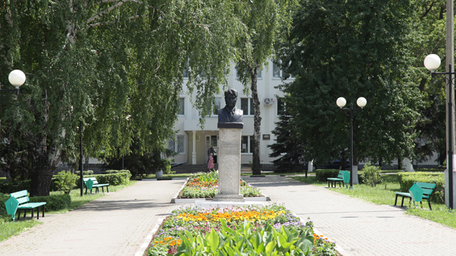 Памятник Ивану Губкину