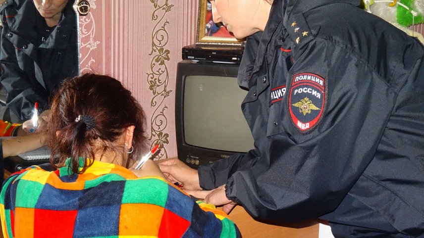 За оскорбление полицейских жительницу Губкина наказали на 5000 рублей