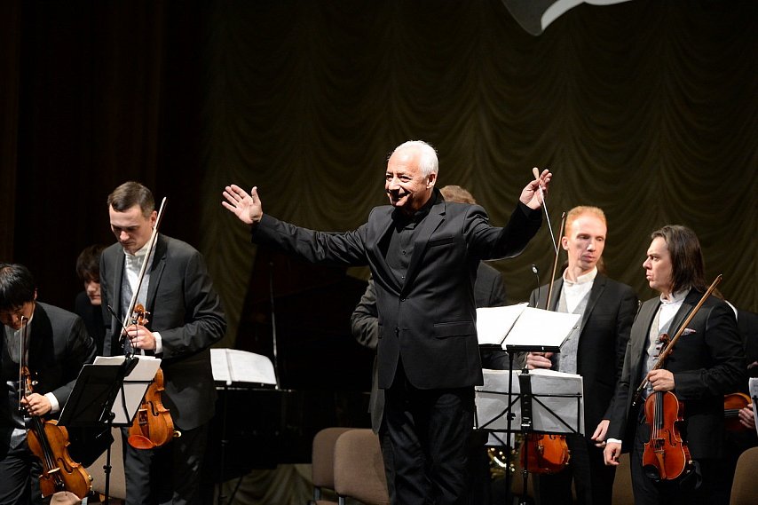 Грандиозно и виртуозно: для губкинцев сыграл оркестр под управлением маэстро Спивакова