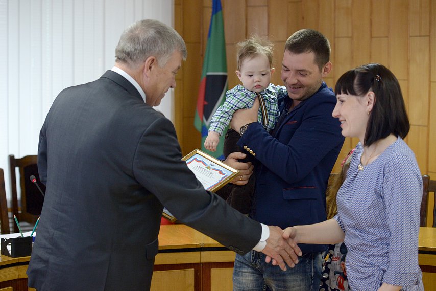11 губкинских семей на покупку своего жилья получили 7,4 млн рублей