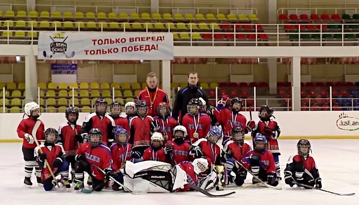 «Кубок дружбы» привезли в Губкин юные хоккеисты