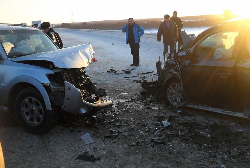 В Губкине на месте аварии погиб водитель BMW X5, в Белгородском районе в ДТП скончался водитель Mitsubishi Pajero