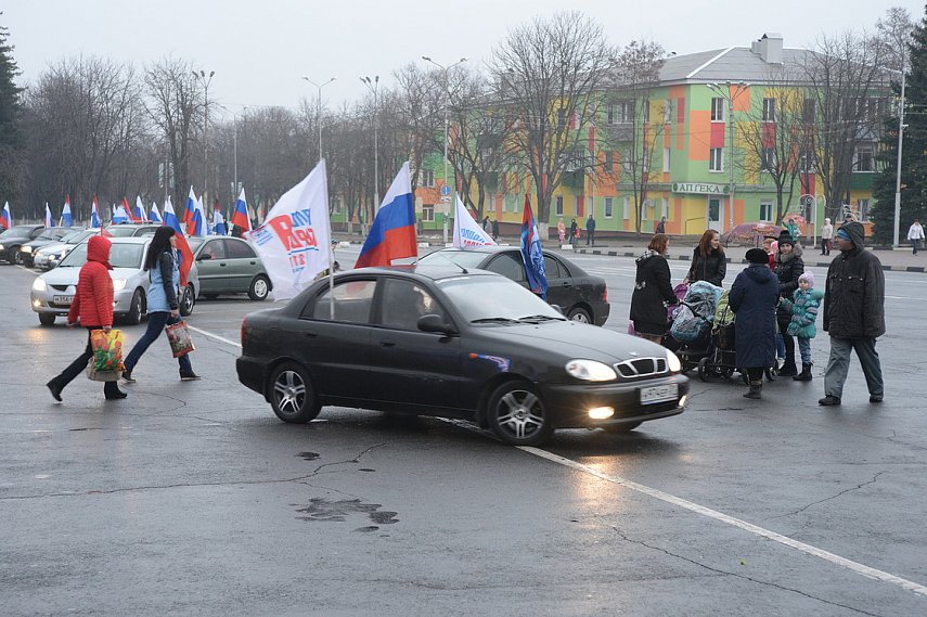 Губкинцы автопробегом отметили трёхлетие присоединения Крыма