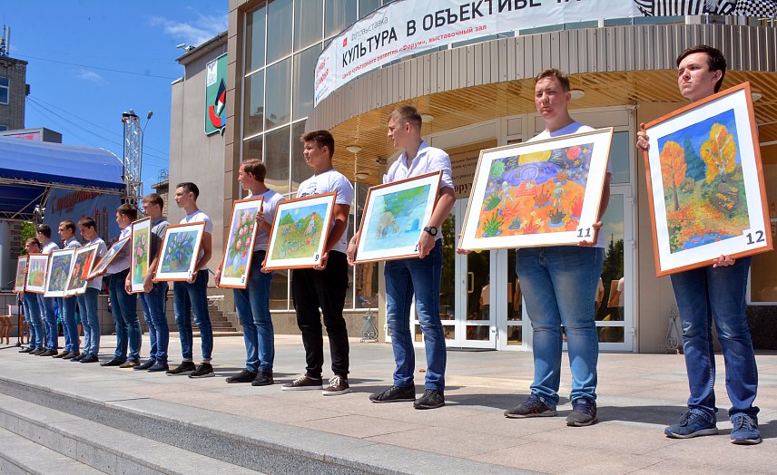 Картины губкинских детей ушли с молотка за 12 тысяч рублей