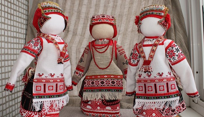 Мастера Губкинского дома народного творчества научили делать кукол