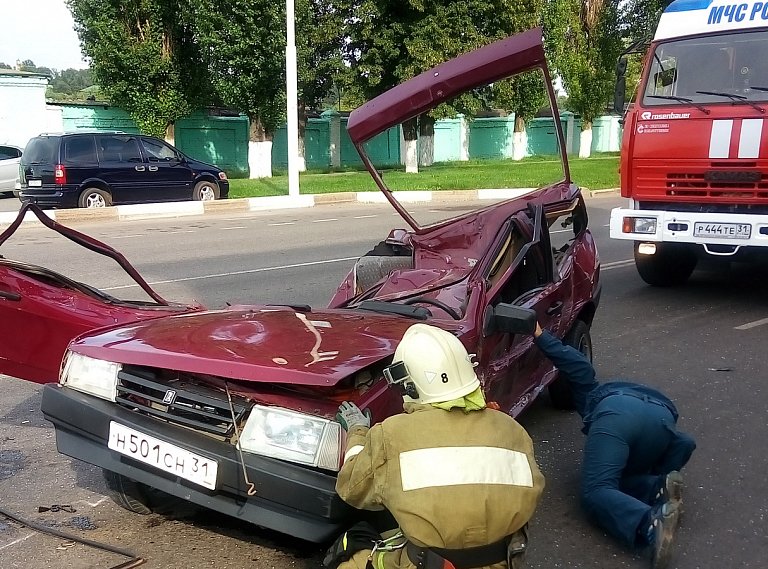 2 августа в центре Губкина столкнулись три машины