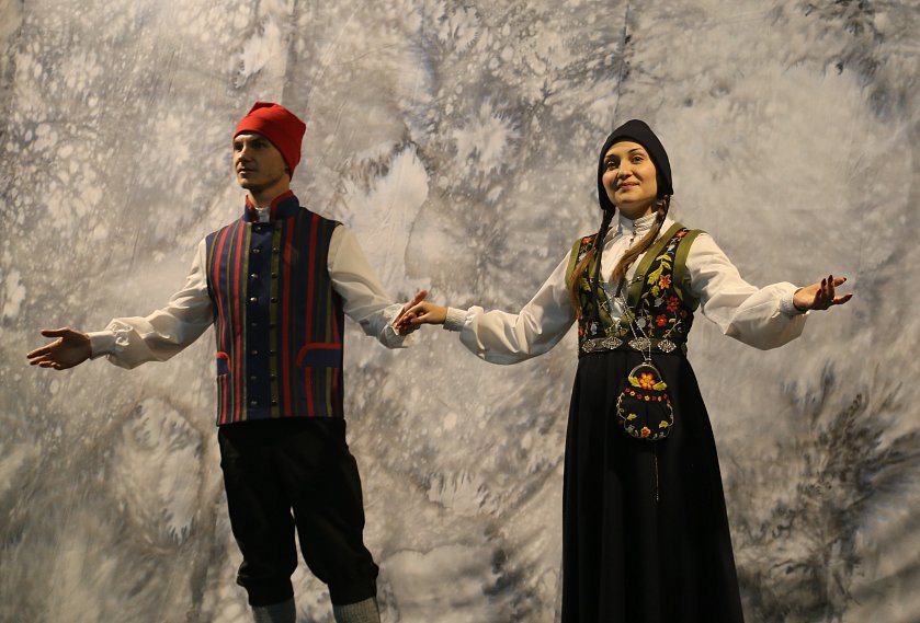Прямиком из Дании: к новому году губкинский театр приготовил сказочный подарок