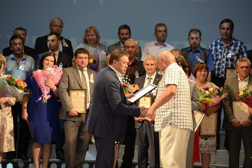 К юбилею Лебединского ГОКа наградили около 500 работников комбината 