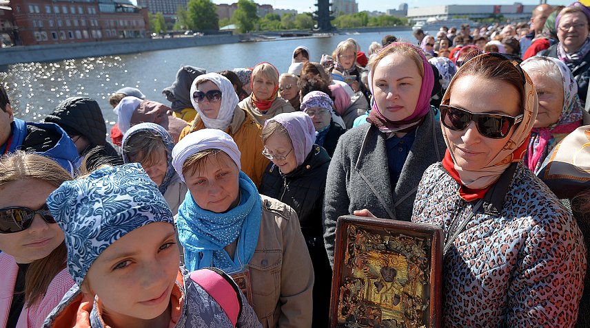 В РПЦ просят паломников не создавать ажиотаж по случаю пребывания мощей Николая Чудотворца в Москве