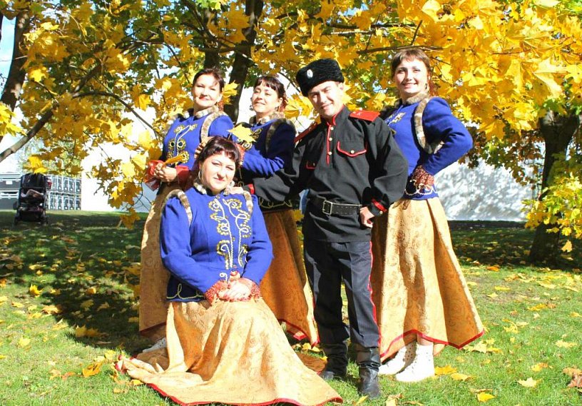 Губкинский ансамбль «Зазноба» впервые выступил на Международном фестивале «Казачья станица - Москва»