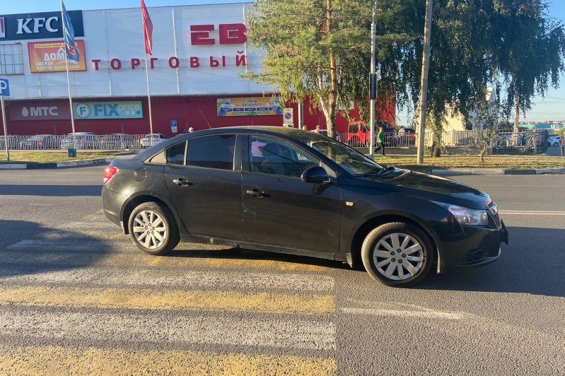 Иномарка сбила пожилую женщину на пешеходном переходе в Губкине