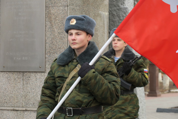 С пометкой «официально»: мужчин Губкина поздравляют с Днём защитника Отечества