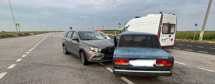 Пенсионеры на «семёрке» пострадали в ДТП на трассе под Губкином