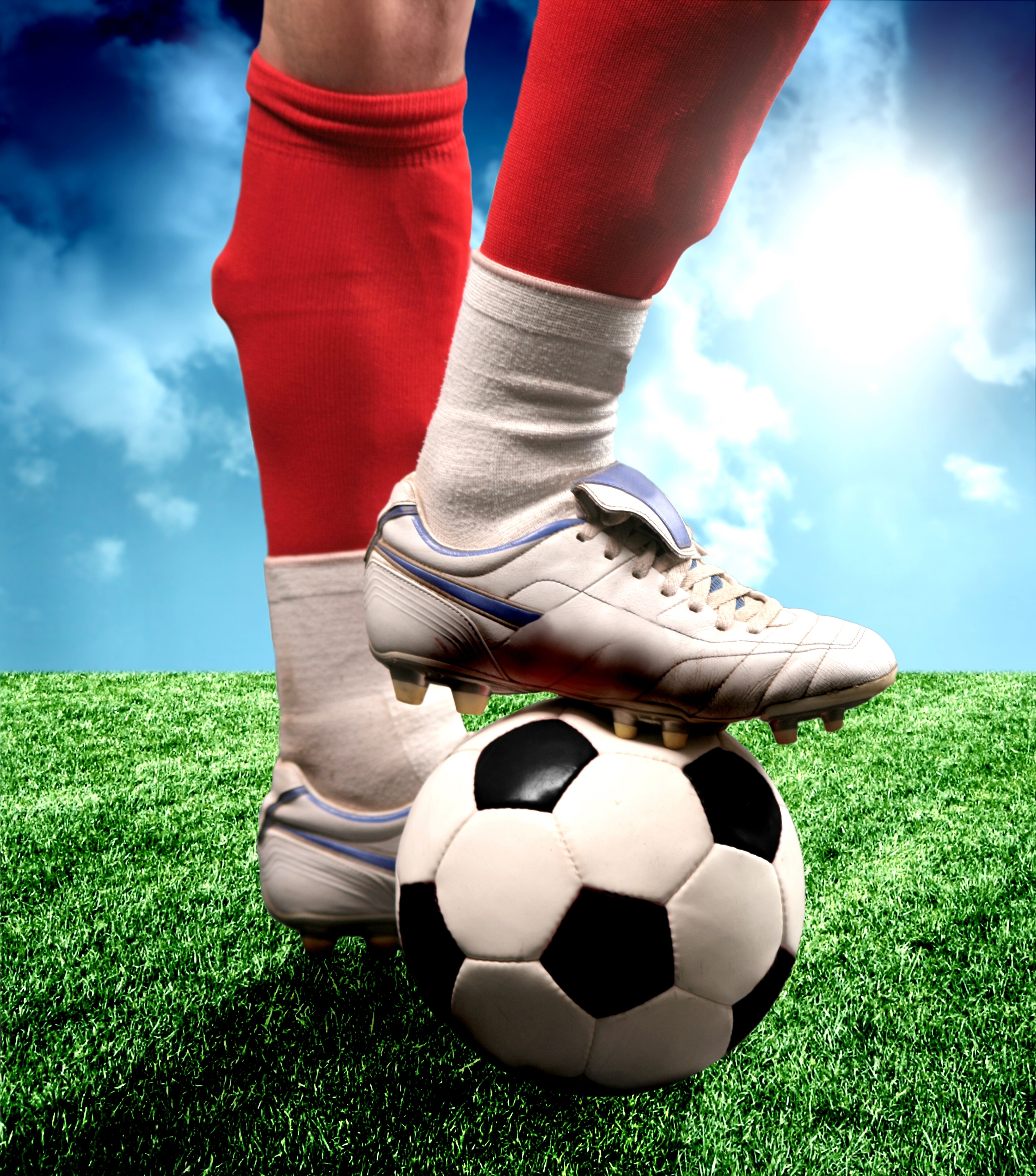 Командная игра с мячом сканворд. Футбольный мяч и нога. Футбольные картинки. Футбольная тематика. Футбол нога мяч.