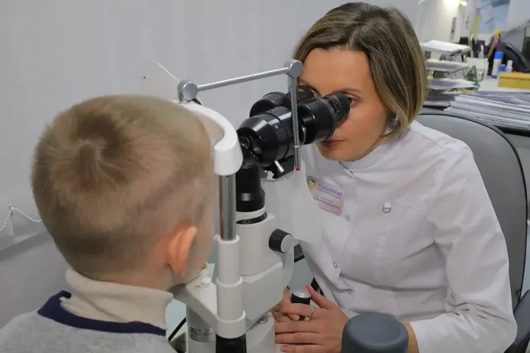 Советы врача: как сохранить зрение детям