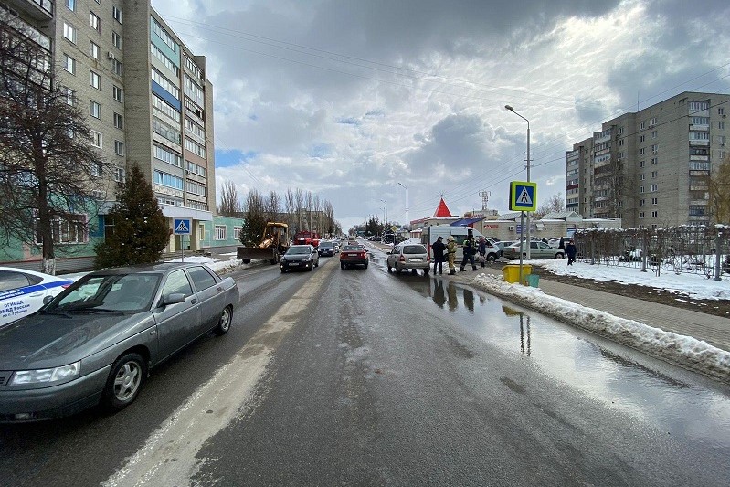 Подростка сбили на пешеходном переходе в Губкине