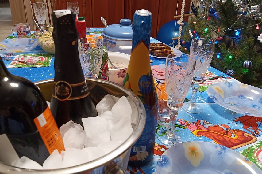 Советы врача: кому лучше не пить в новогоднюю ночь