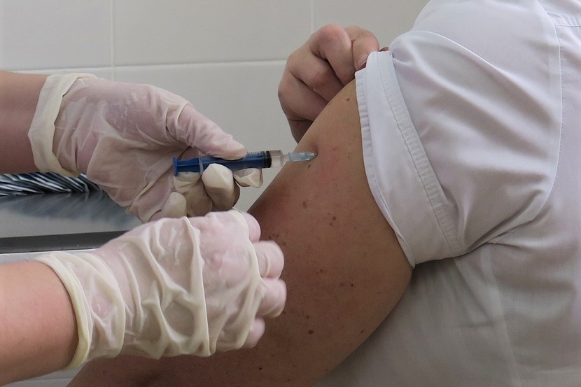 Белгородцы могут сделать прививки от ковида и от гриппа в один день