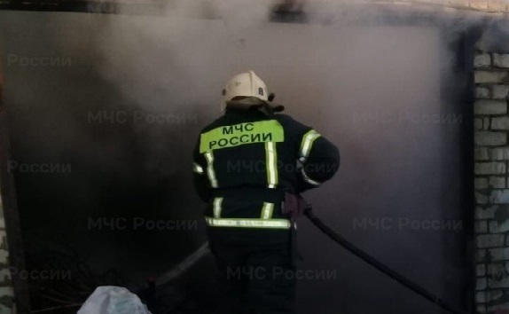 В Губкине пожарные спасли женщину из горящей квартиры