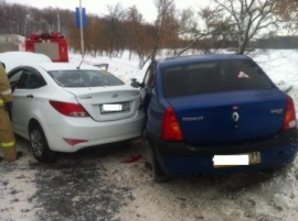 В Губкине на улице Железнодорожной столкнулись Renault и Hyundai 