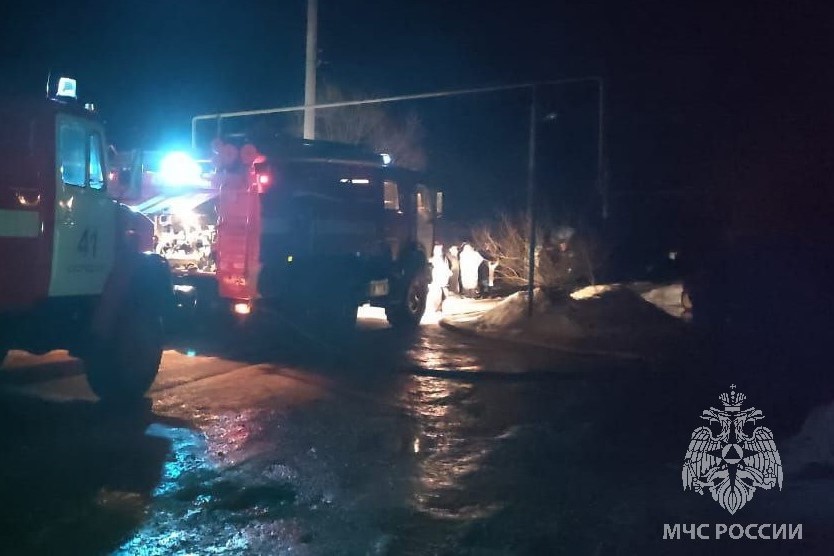 Летняя кухня, гараж и иномарка горели в Губкинском округе