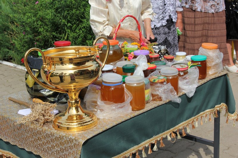 Священник онлайн: о традициях Медового Спаса и значении Успенского поста