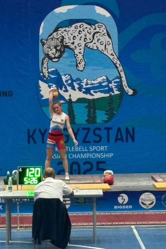 7E-EDn8CZag.jpg