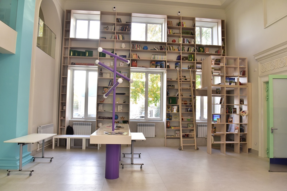 В холле можно.JPG