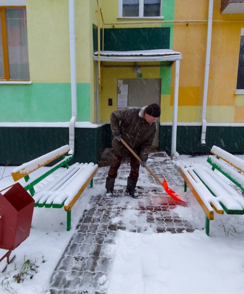 Губкинские коммунальщики вышли на борьбу с первым снегом | 17.11.2022 |  Губкин - БезФормата