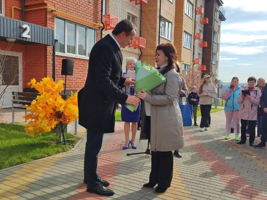 35 губкинских семей получили новые квартиры | 18.10.2022 | Губкин -  БезФормата