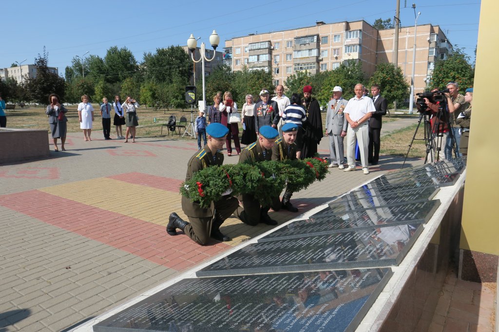 Губкин город новости на сегодня. Губкин микрорайон лебеди. Поселок лебеди Губкин. ФОК лебеди Губкин.