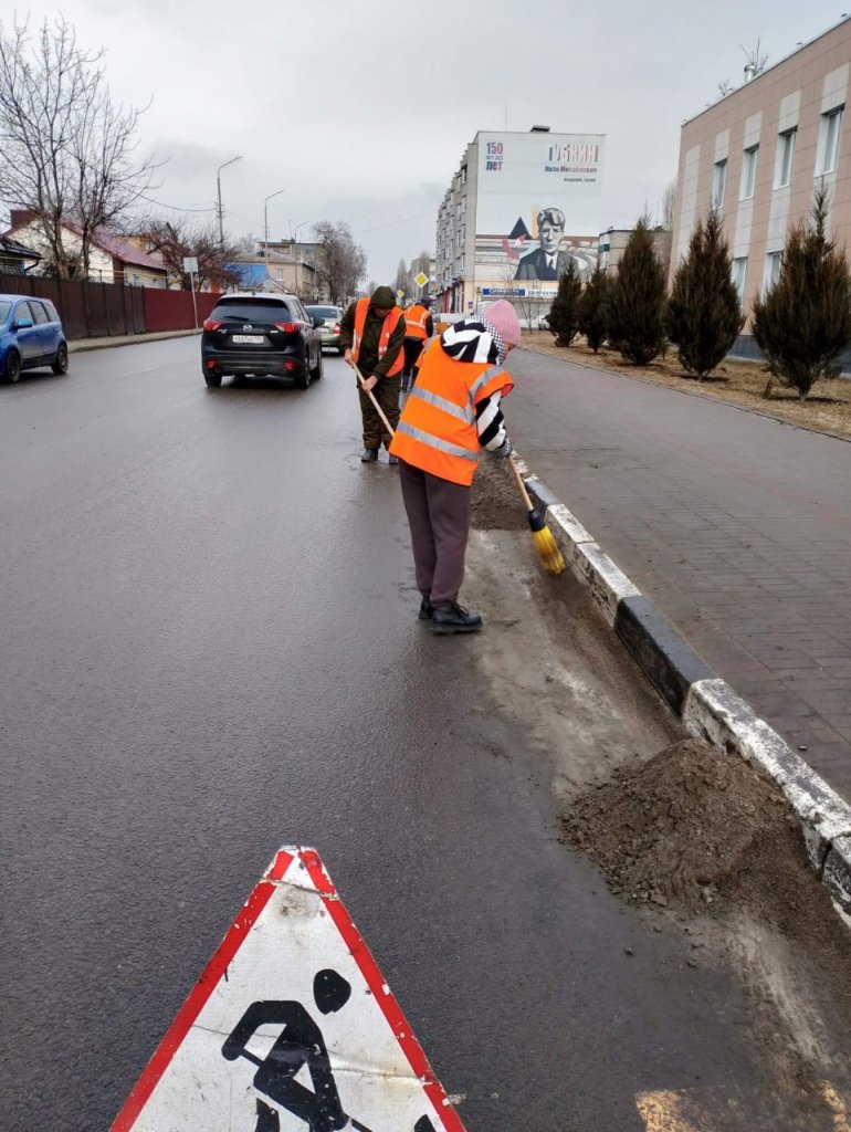 В Губкине началась весенняя уборка города