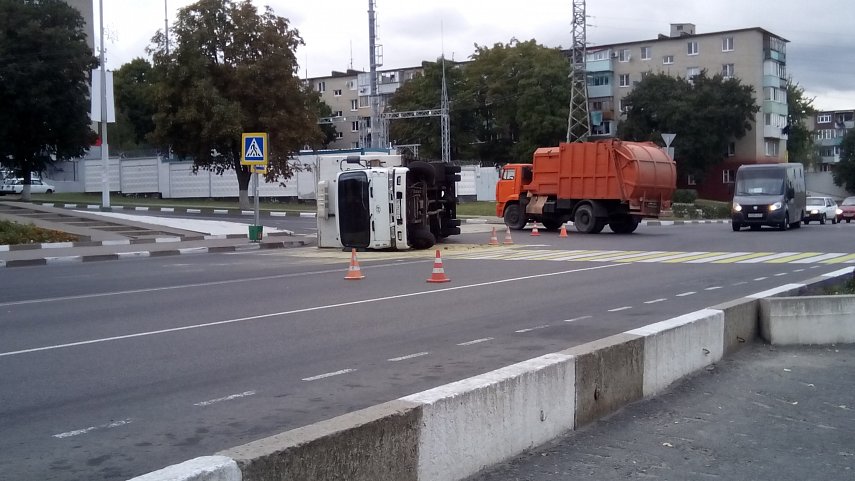 30 сентября в Губкине перевернулся грузовик