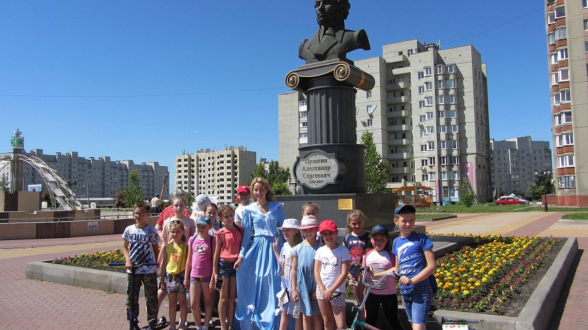 Губкинцы станцевали на "Пушкинском балу" и прочли стихи Пушкина