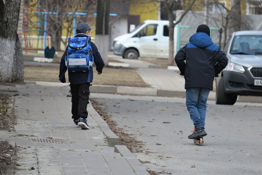 Несовершеннолетние велосипедисты и самокатчики выехали на улицы Губкина