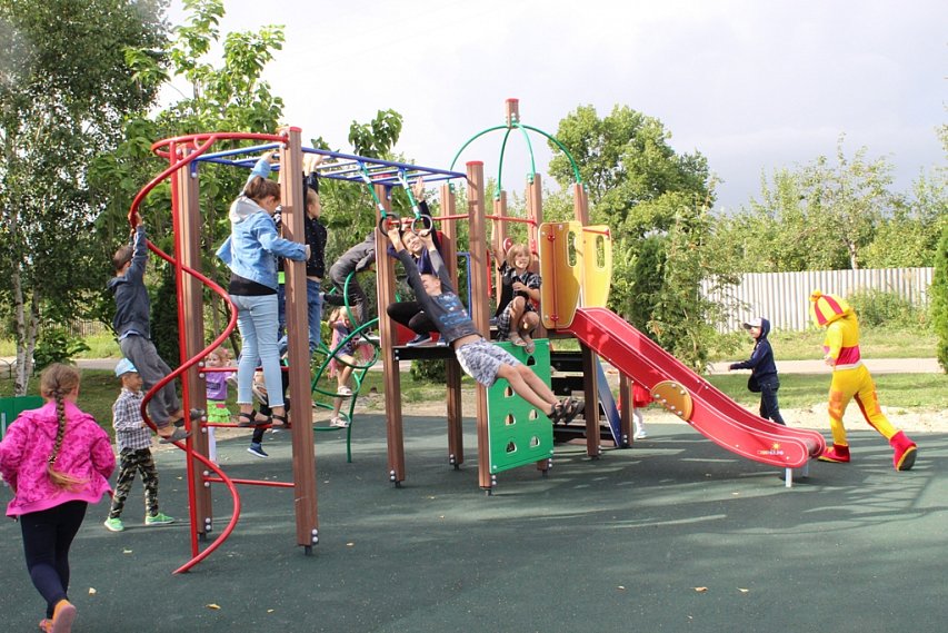 Фонд «Поколение» Андрея Скоча продолжает открывать детские площадки в Белгородской области