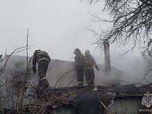 В Губкине пожарные спасли мужчину из горящего дома