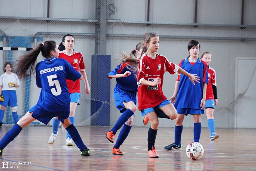 Губкинские девушки выиграли зональный этап первенства России по мини-футболу 