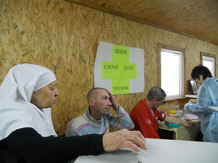 В Белгородской области сёстры милосердия и «Красный крест» провели акцию для бездомных «Согрей душу теплом»