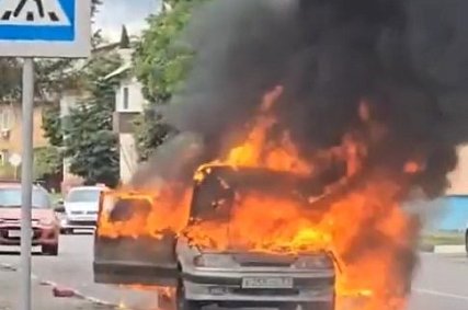 В Губкине на проезжей части сгорел автомобиль 