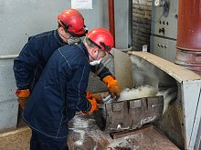 Держатель для тигля: как ремонтники облегчили и обезопасили работу