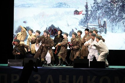 Под звуки песен Победы. Большой праздничный концерт завершил 9 Мая в Губкине