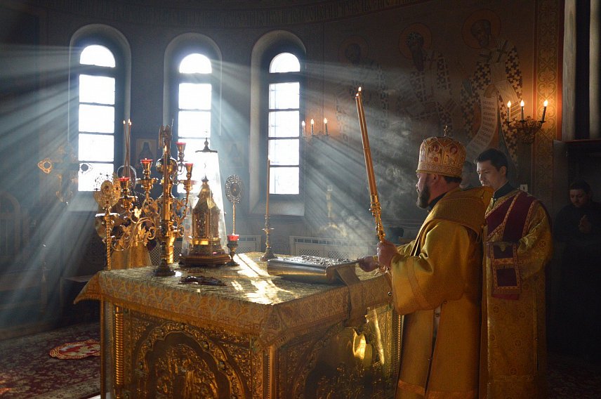 Епископ Софроний поздравляет губкинцев со Светлой Пасхой
