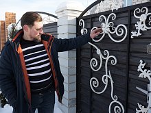 Здесь живёт кузнец: почему люди невольно останавливаются у дома Руслана Александрова 