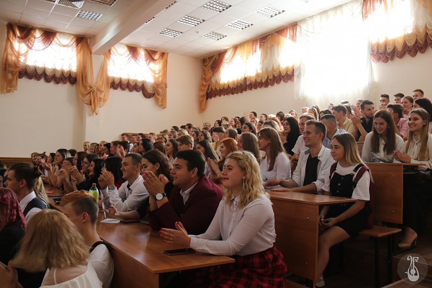В Белгородской области дети-сироты смогут бесплатно учиться в вузах регионального подчинения  